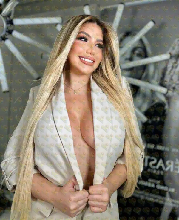 Alexandra I run the show, always, 25 y.o., 172 cm, 60 kg, Sharjah