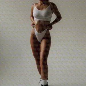 Photo 6 — Amanda, 23 y.o., 168 cm, 53 kg, Umm Al Quwain