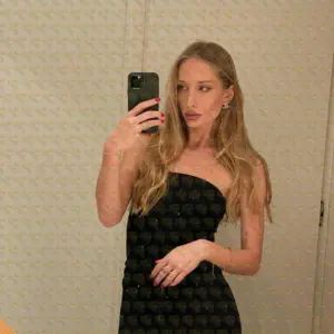 Photo 2 — April, 26 y.o., 175 cm, 59 kg, Abu Dhabi
