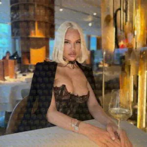 Photo 12 — Eleanor Sweet but serious — know before you book, 25 y.o., 172 cm, 57 kg, Abu Dhabi