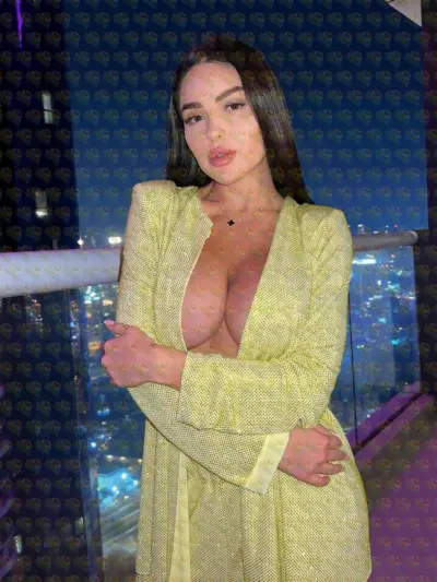 Ellie Not for everyone. But maybe for you, 23 y.o., 175 cm, 61 kg, Dubai