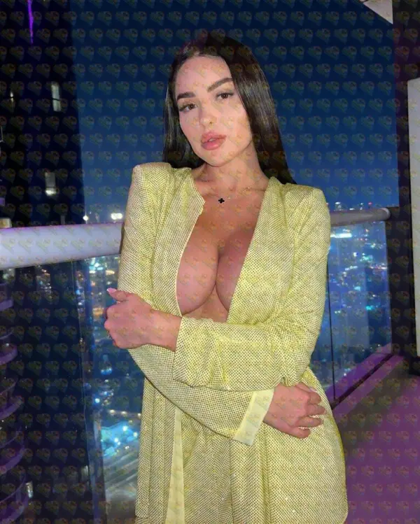 Ellie Not for everyone. But maybe for you, 23 y.o., 175 cm, 61 kg, Dubai