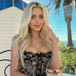 Photo 2 — Eloise Soft hands, warm energy, real connection, 24 y.o., 175 cm, 60 kg, Muscat