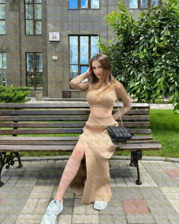 Jessica, 21 y.o., 167 cm, 55 kg, Muscat
