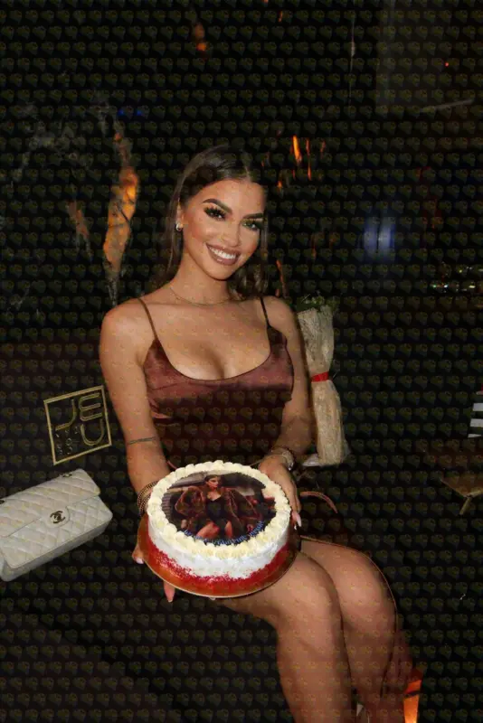 Lindsay your chill spanish girl in Al Mamzar, 23 y.o., 174 cm, 58 kg, Dubai