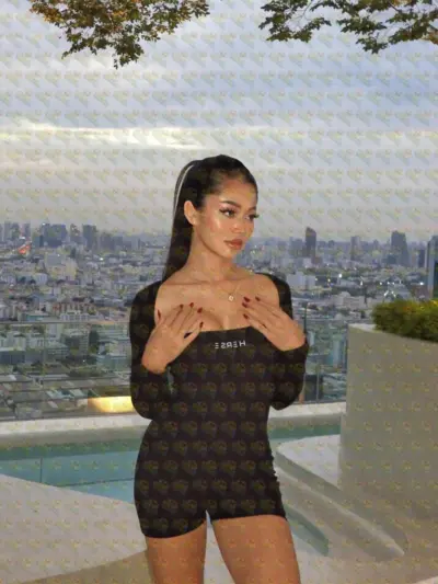 Livia calm hands warm heart, 25 y.o., 174 cm, 60 kg, Muscat