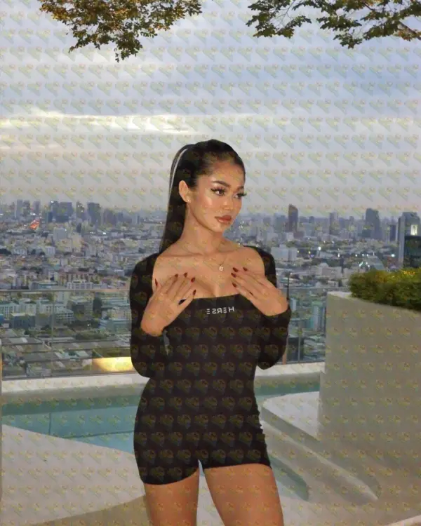 Livia calm hands warm heart, 25 y.o., 174 cm, 60 kg, Muscat