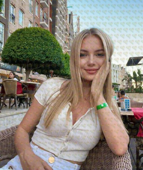 Maisie, 22 y.o., 170 cm, 55 kg, Muscat