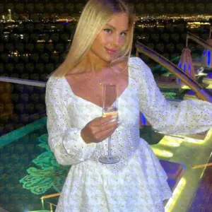 Photo 7 — Maria blonde belarusian girl, athletic, DIP area, 21 y.o., 165 cm, 58 kg, Dubai