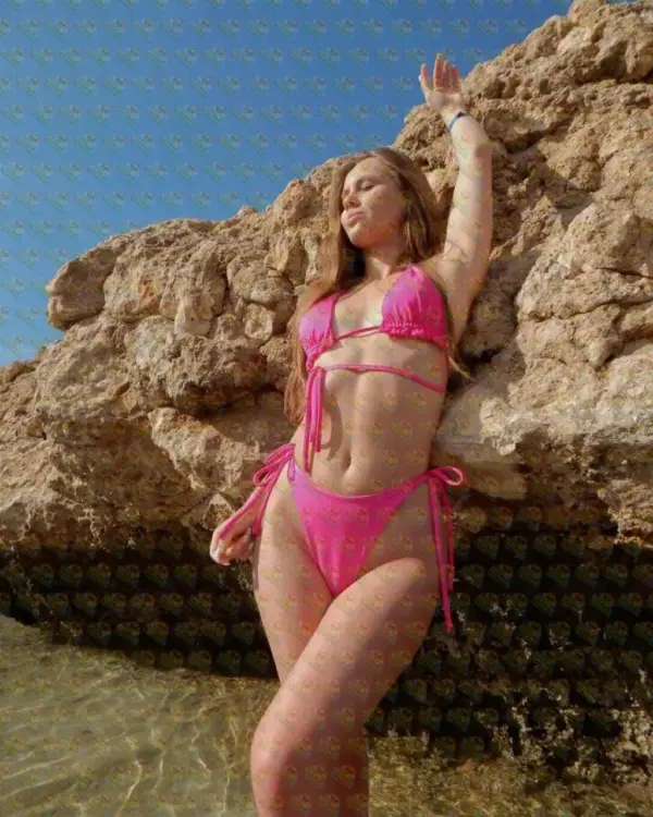 Melody, 25 y.o., 168 cm, 56 kg, Muscat