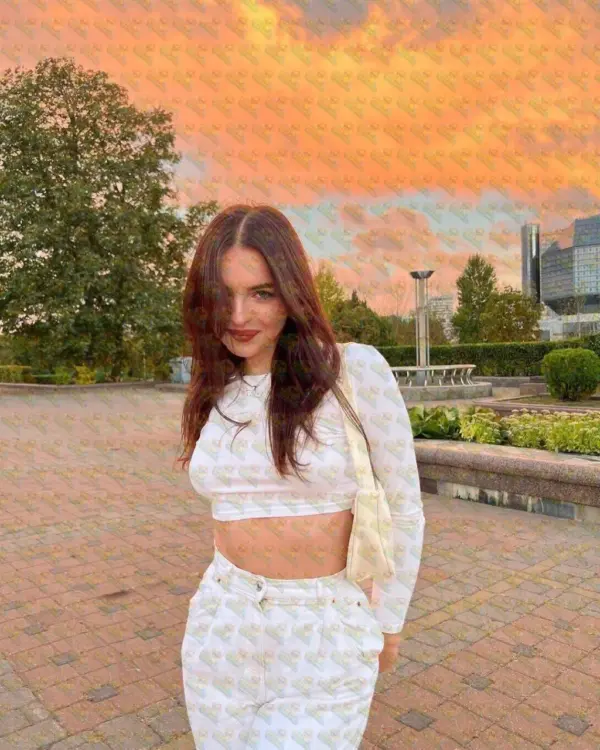 Natalie Russian warmth, real connection, sooo worth it, 18 y.o., 176 cm, 58 kg, Muscat