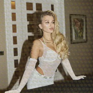 Photo 10 — Olivia, 26 y.o., 165 cm, 55 kg, Abu Dhabi