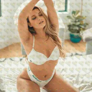 Photo 2 — Rue, 24 y.o., 174 cm, 62 kg, Dubai