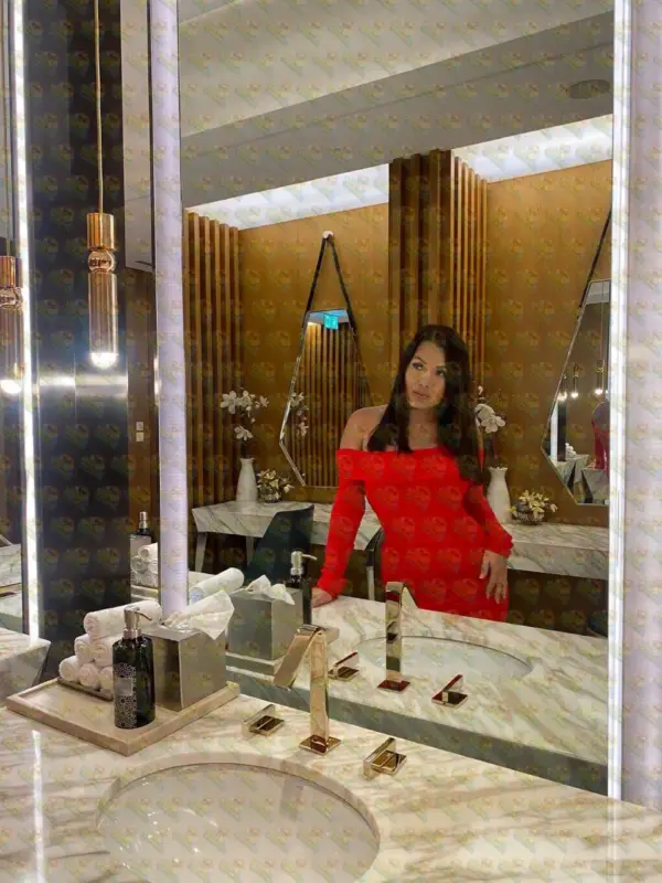 Salma, 35 y.o., 170 cm, 68 kg, Dubai