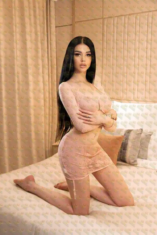 Vesta French charm meets Five Palm luxury, 22 y.o., 176 cm, 56 kg, Dubai