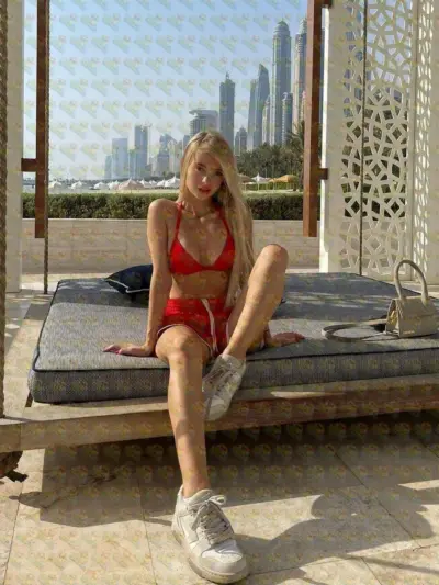 Zora, 21 y.o., 172 cm, 52 kg, Abu Dhabi